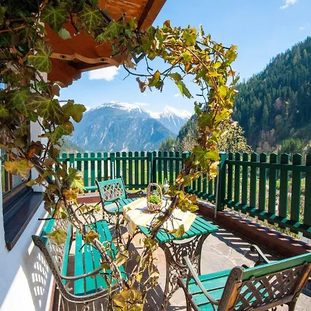 With Garden Near Hiking Trails Apartman