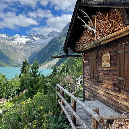 With Garden Near Hiking Trails Apartman Mayrhofen